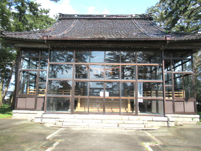 新治神社　社殿