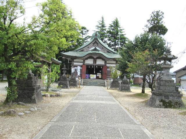 新川神社　社殿