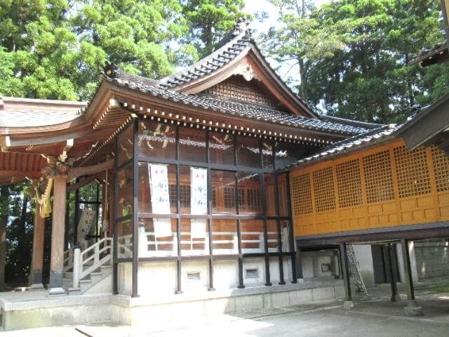 龍尾神社社殿側面