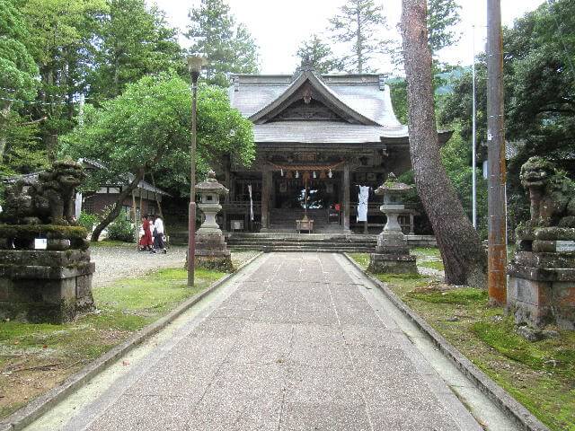 井波八幡宮社殿