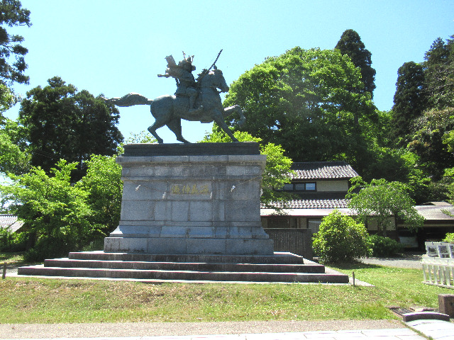木曽義仲銅像