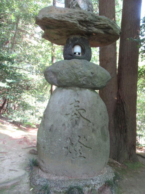 倶利伽羅神社石灯篭